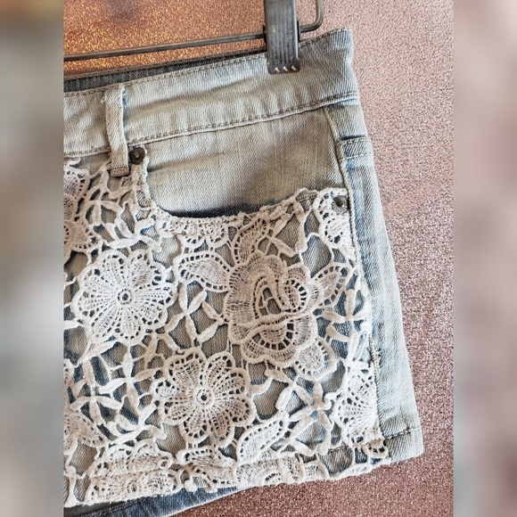 Aeropostale Embroidered Light Wash Denim Shorts - Picture 2 of 7